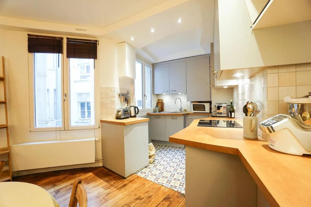 Beautiful Design Apt In Paris Near The Louvre 아파트